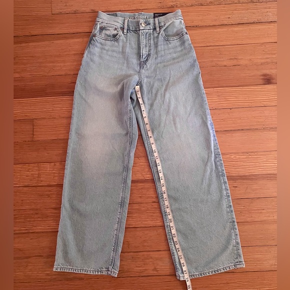 NWT AE Strigid Curvy Super High-Waisted Baggy Straight Jean Light Wash 0 Short - Picture 9 of 11